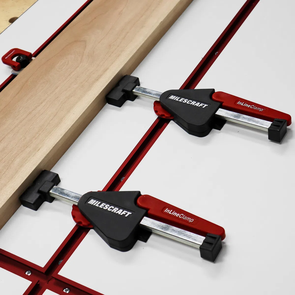 Milescraft 4030 Lot de 2 colliers de serrage en T réglables pour le travail du bois Appliquer une pression horizontale pour tous vos projets de serrage Comprend 2 pinces CamStop