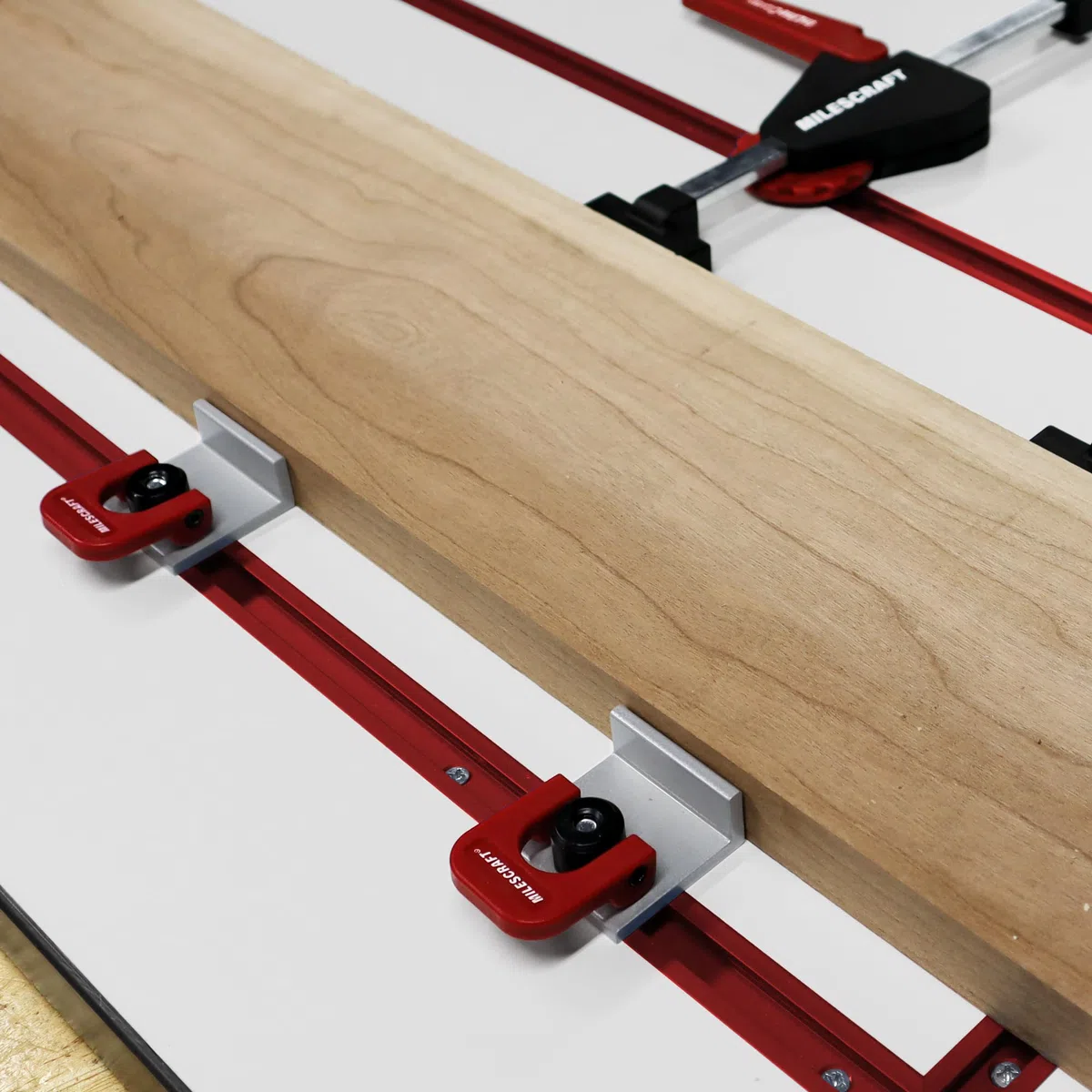 Milescraft 4030 Lot de 2 colliers de serrage en T réglables pour le travail du bois Appliquer une pression horizontale pour tous vos projets de serrage Comprend 2 pinces CamStop