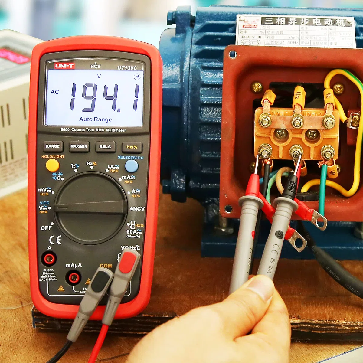 UNI-T UT139C Numérique Multimètre AD/DC Tension Actuel Testeur Avec Résistance Capacitance Test NCV et Température La Mesure